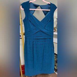 Jones Wear Teal Tiered V-Neck Midi Dress